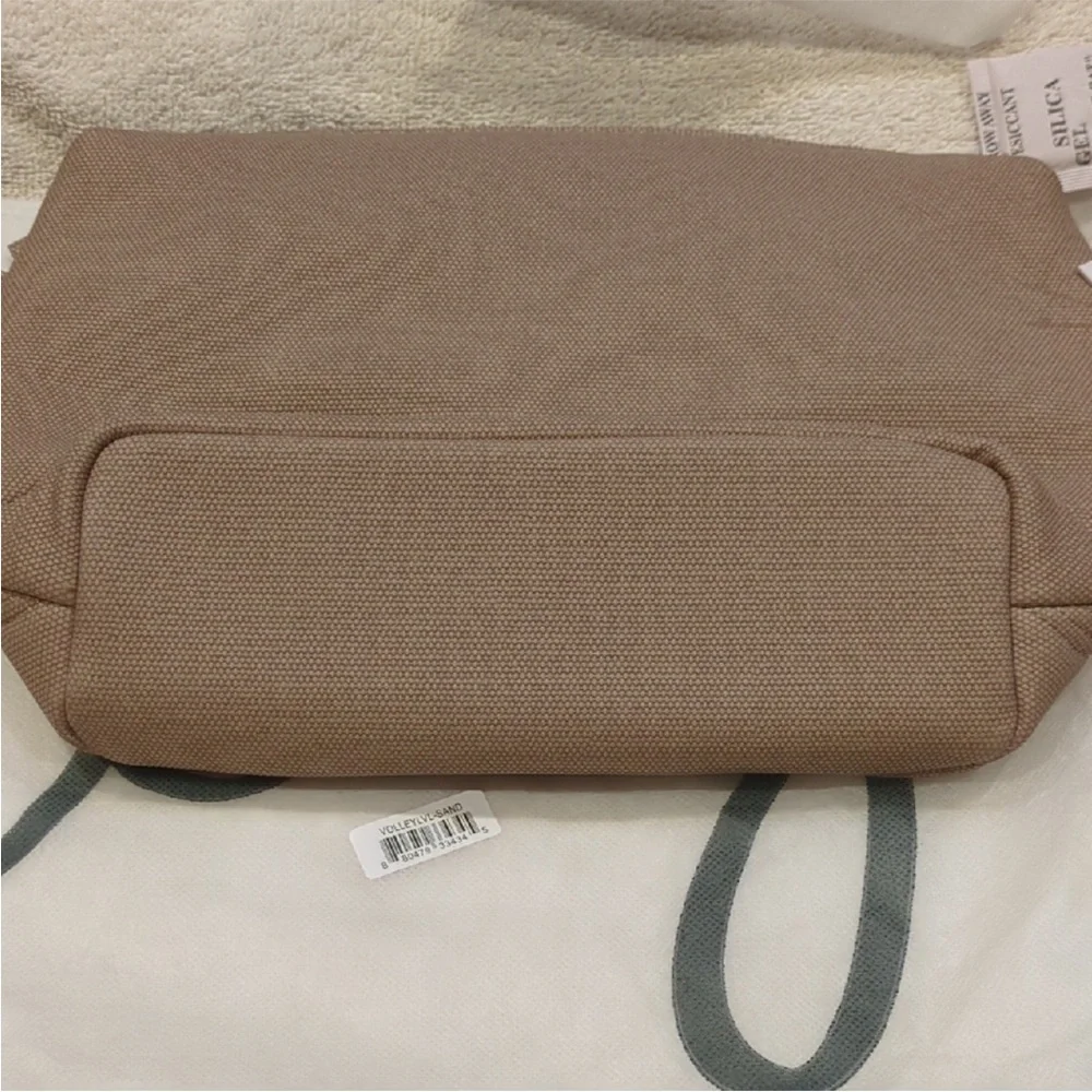 Lug Volley Luxe VL “Sand” Quilted Organizer. NWT with storage bag